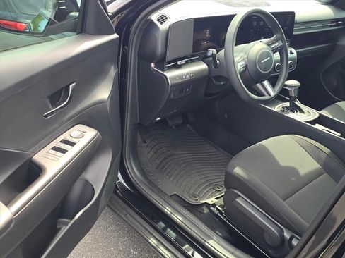 Certified 2024 Hyundai Kona SE FWD image 9
