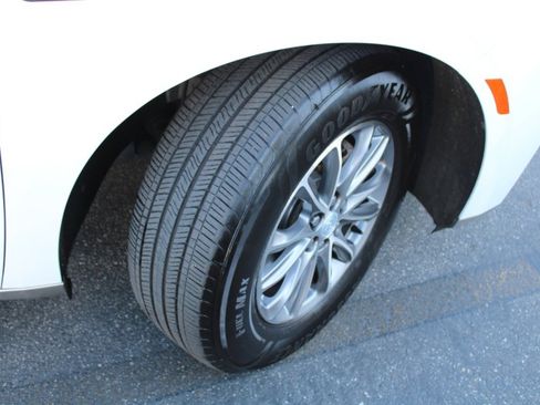 Used 2022 Buick Enclave Essence image 21