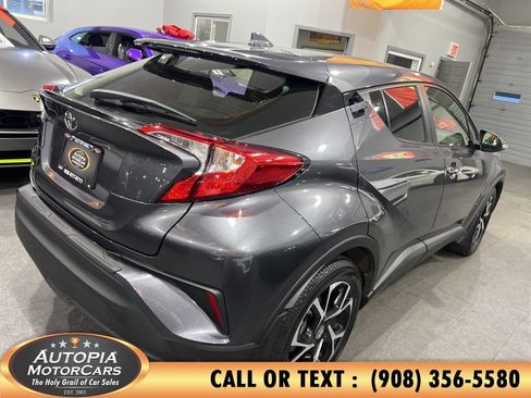 Used 2022 Toyota C-HR XLE FWD image 5