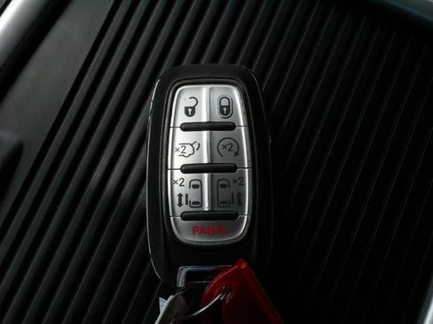 Used 2023 Chrysler Pacifica Touring-L FWD image 29