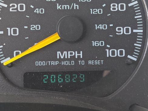 Used 2001 GMC Jimmy SLT w/ SLT Luxury Equipment Group AWD/4WD image 2