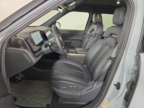 Used 2023 Rivian R1T Launch Edition image 21