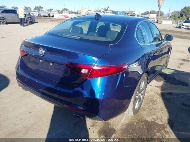 Used 2018 Alfa Romeo Giulia RWD image 4