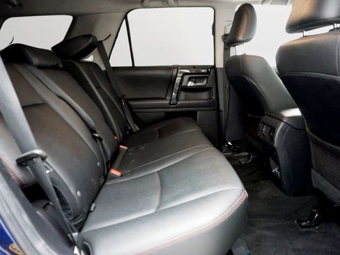 Used 2021 Toyota 4Runner TRD Off-Road Premium w/ Moonroof Package AWD/4WD image 18