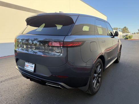 Used 2023 Land Rover Range Rover Sport SE AWD/4WD image 3