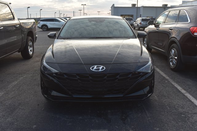Used 2023 Hyundai Elantra SEL w/ Convenience Package FWD image 2