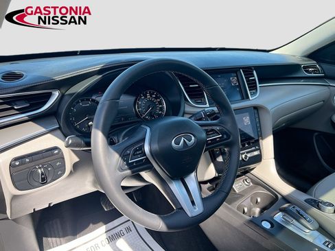 Used 2023 INFINITI QX50 Luxe FWD image 11