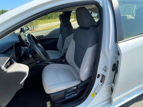 Used 2022 Toyota Corolla LE FWD image 32