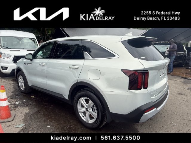 Used 2026 Kia Sorento LX FWD image 3
