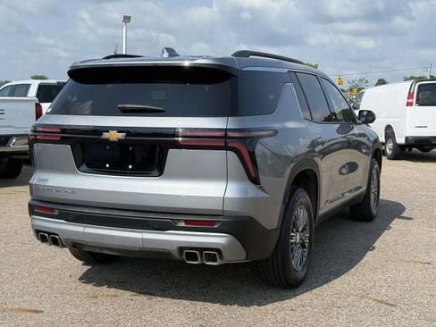 Used 2026 Chevrolet Traverse LT AWD/4WD image 5