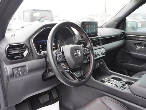 Used 2025 Honda Pilot Black Edition image 25