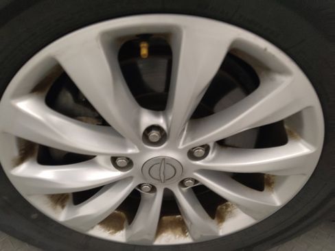 Used 2017 Chrysler Pacifica Touring-L FWD image 31