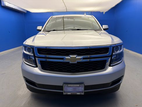 Used 2018 Chevrolet Suburban LT image 3