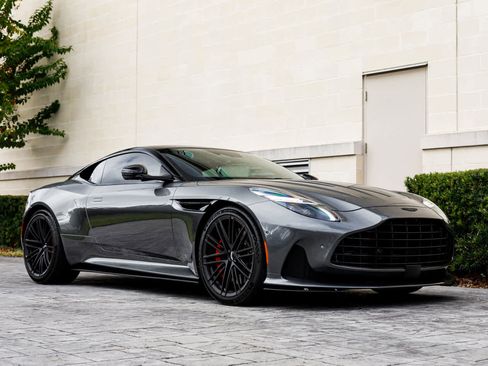 Used 2024 Aston Martin DB12 image 16