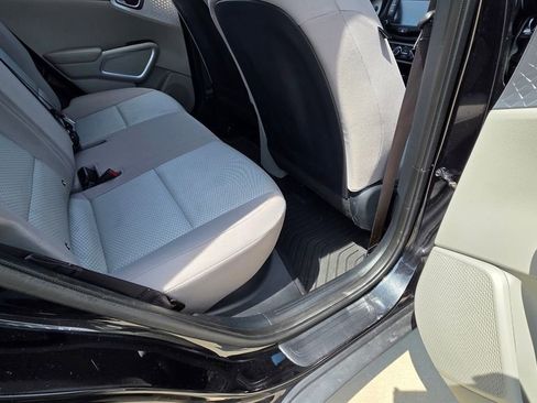 Used 2023 Kia Soul LX image 17