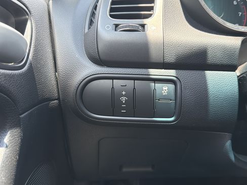 Used 2017 Kia Forte LX FWD image 11