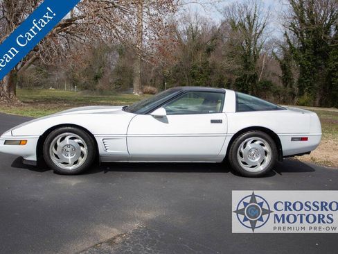 Used 1996 Chevrolet Corvette Coupe image 2