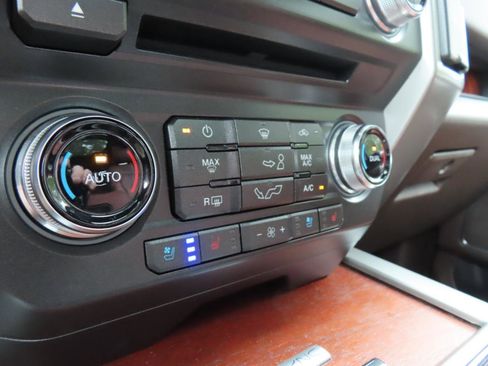 Used 2018 Ford F150 King Ranch w/ Equipment Group 601A Luxury image 30