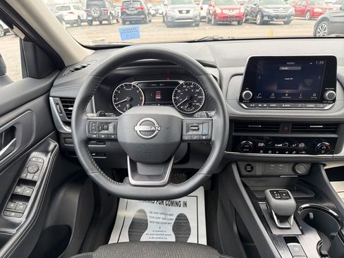 Used 2025 Nissan Rogue SV image 15