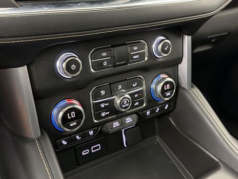Used 2021 GMC Yukon SLT w/ SLT Premium Package RWD image 18