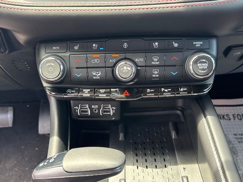 Used 2025 Dodge Durango GT AWD/4WD image 14