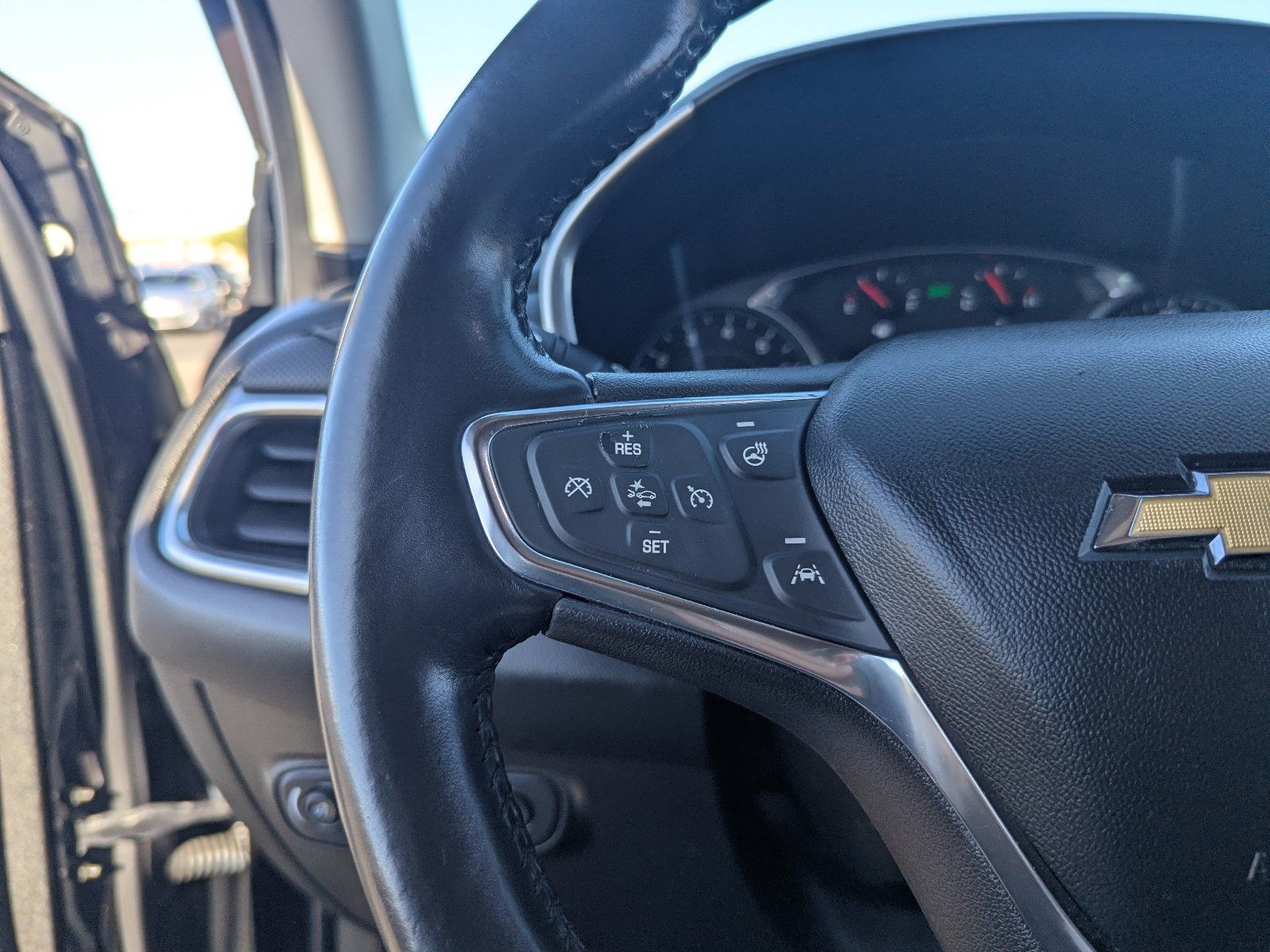 Used 2021 Chevrolet Equinox Premier FWD image 31