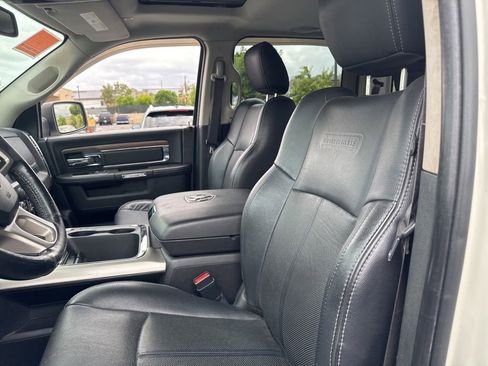 Used 2017 RAM 1500 Laramie w/ Convenience Group AWD/4WD image 6