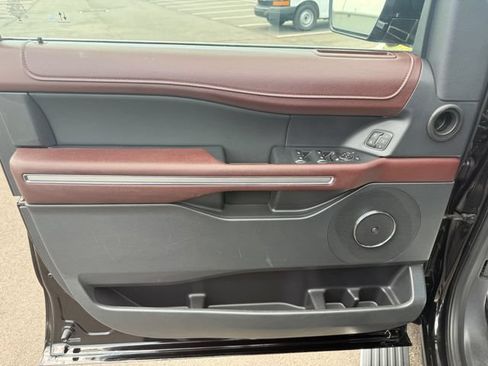 Used 2024 Ford Expedition Limited RWD image 5