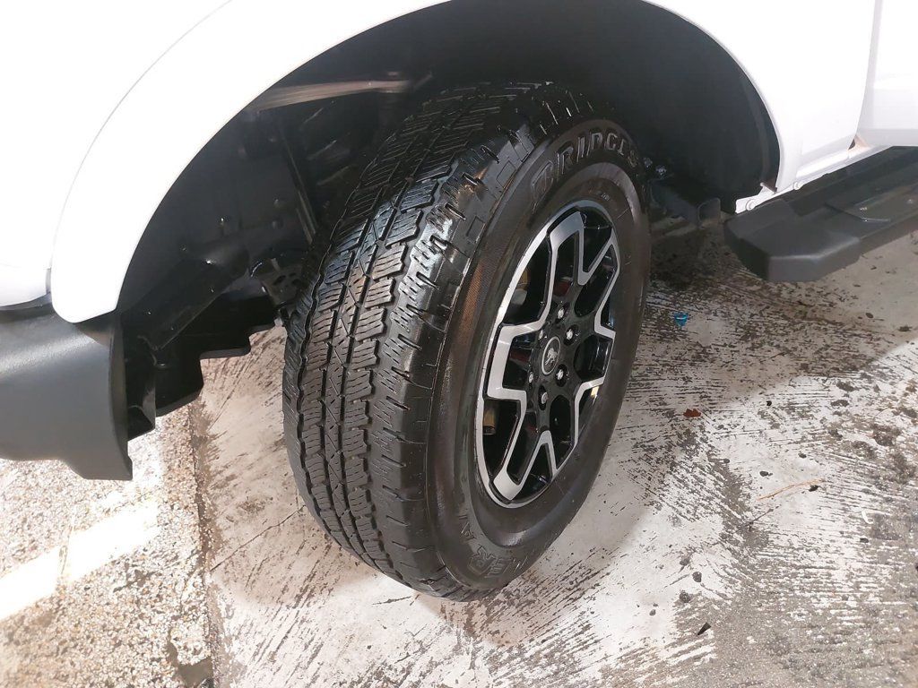Used 2024 Ford Bronco Outer Banks AWD/4WD image 32