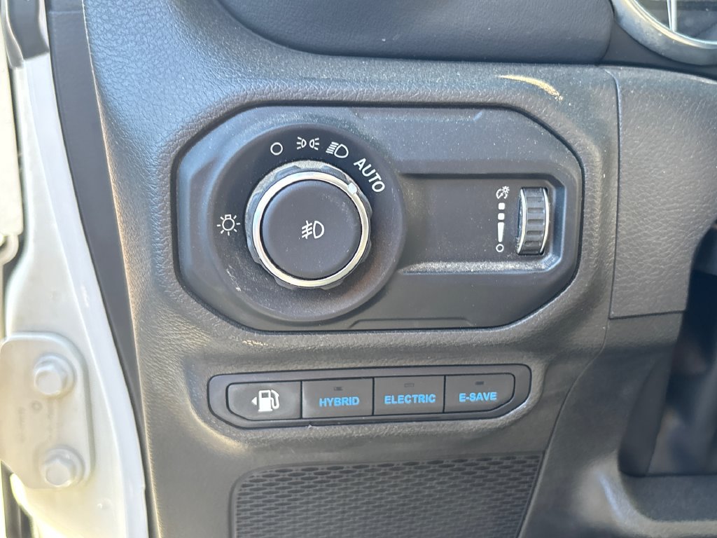 Used 2023 Jeep Wrangler Unlimited Sahara AWD/4WD image 21