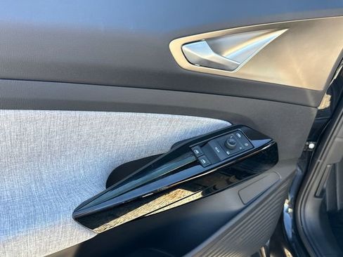 New 2026 Volkswagen ID.4 Pro image 9