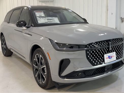 New 2026 Lincoln Nautilus Reserve image 3