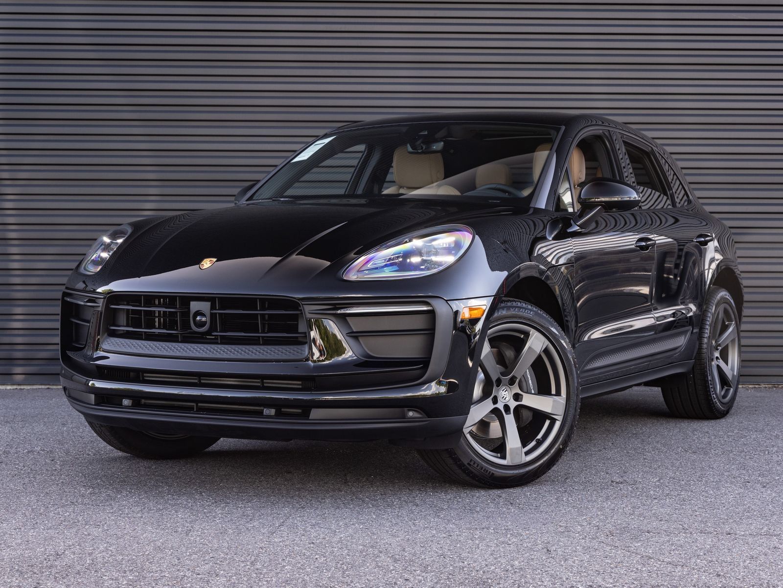 Certified 2026 Porsche Macan AWD/4WD image 1