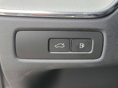 Used 2026 Volvo XC60 T8 Polestar w/ Protection Package Premier image 21