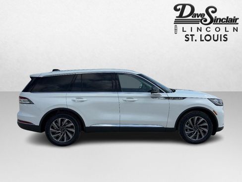 New 2026 Lincoln Aviator AWD image 2