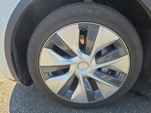 Used 2020 Tesla Model Y Long Range AWD/4WD image 12