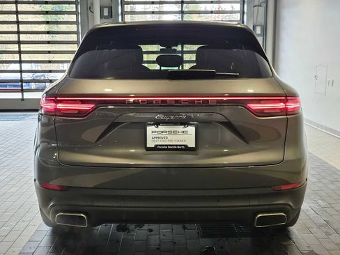 Used 2023 Porsche Cayenne image 6