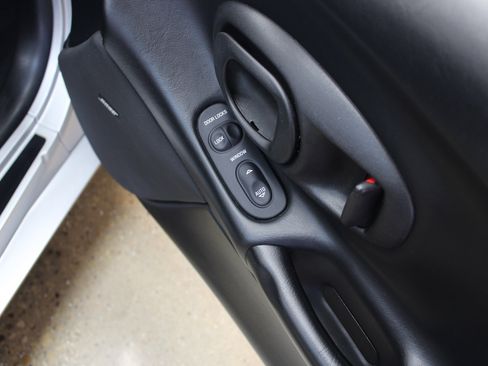 Used 2002 Chevrolet Corvette Convertible w/ Preferred Equipment Group1 image 37