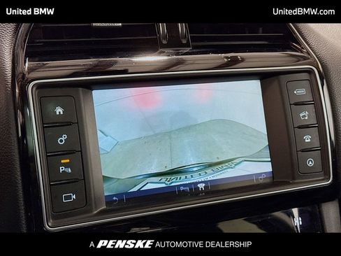 Used 2018 Jaguar F-PACE Prestige image 9