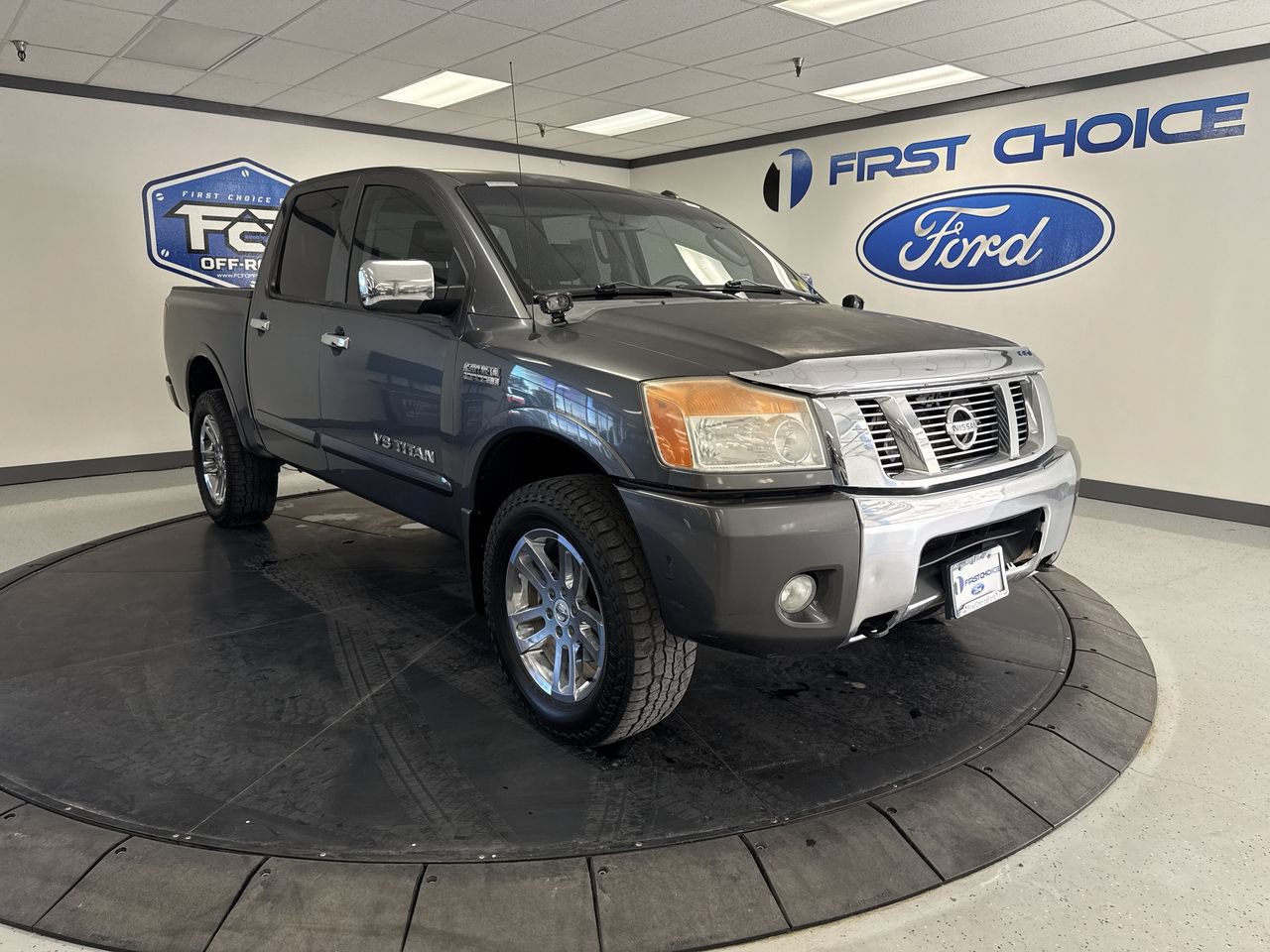 Used 2009 Nissan Titan LE AWD/4WD image 2