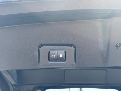 Used 2025 Nissan Rogue SV FWD image 23