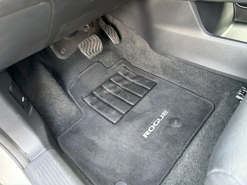 Used 2023 Nissan Rogue SV w/ SV Premium B Package image 17