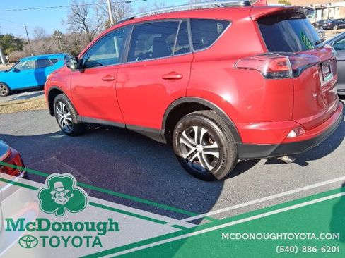Used 2016 Toyota RAV4 LE image 1