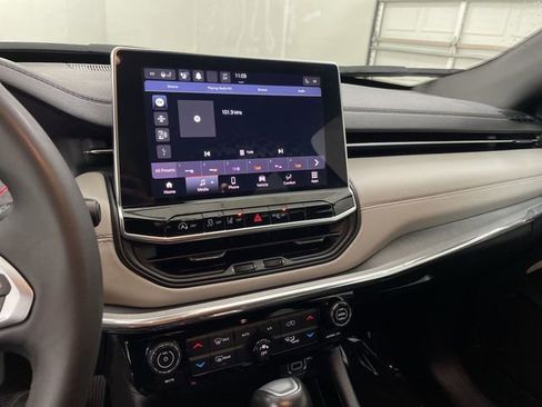 Used 2024 Jeep Compass Limited image 23