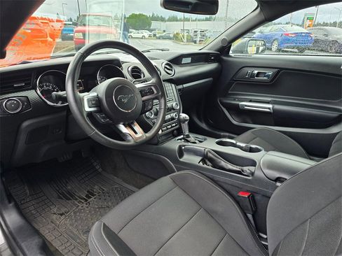 Used 2017 Ford Mustang Coupe image 10