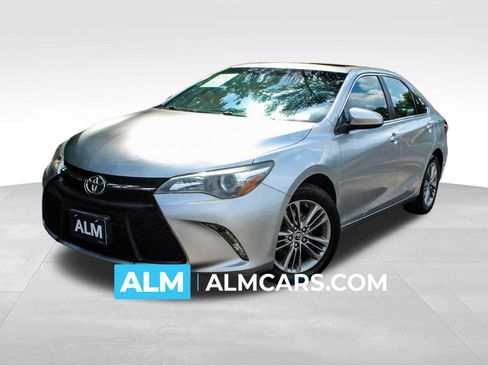 Used 2015 Toyota Camry SE w/ Moonroof Package FWD image 1