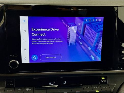 Used 2025 Toyota Camry SE image 13