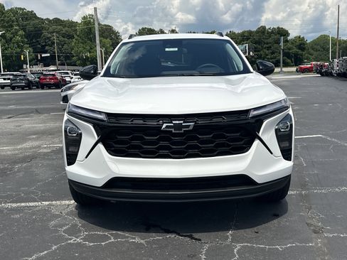 New 2026 Chevrolet Trax LT w/ Driver Confidence Package FWD image 3