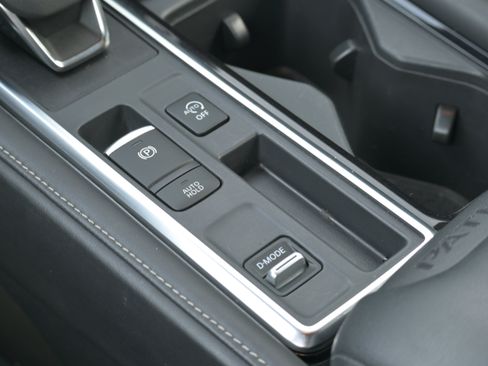Used 2023 Nissan Pathfinder SL w/ SL Premium Package FWD image 29