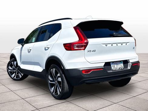 Used 2026 Volvo XC40 B4 Plus w/ Climate Package FWD image 15